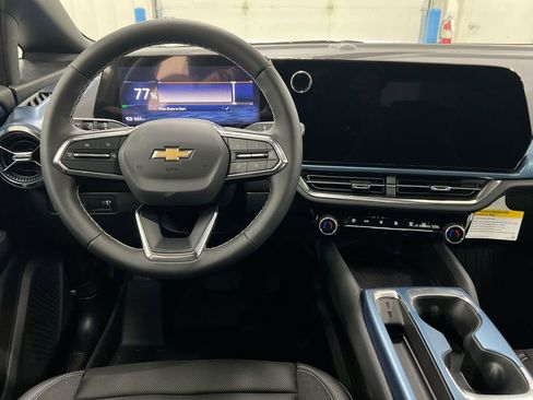 Used 2024 Chevrolet Equinox EV LT FWD image 20