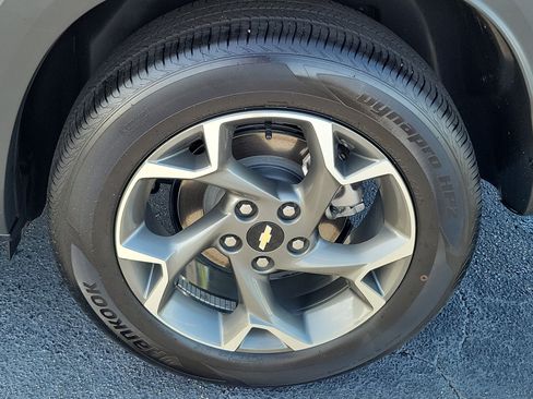 Used 2025 Chevrolet Trax LT w/ LT Convenience Package FWD image 9
