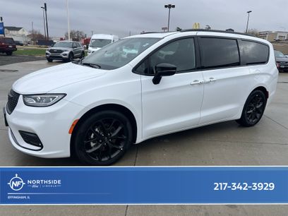 Used 2025 Chrysler Pacifica Limited