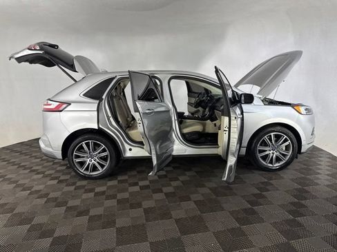 Used 2019 Ford Edge Titanium w/ Equipment Group 301A AWD/4WD image 15