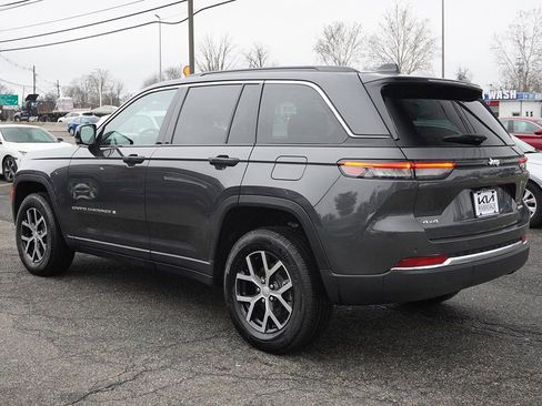Used 2025 Jeep Grand Cherokee Limited AWD/4WD image 12
