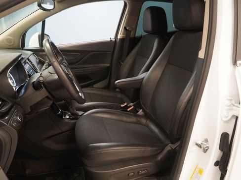 Certified 2022 Buick Encore Preferred w/ Safety Package image 3