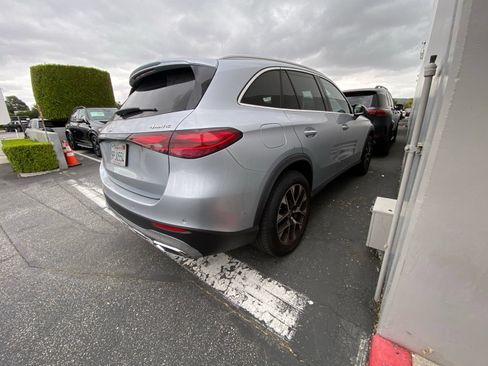Used 2025 Mercedes-Benz GLC 350e 4MATIC image 4