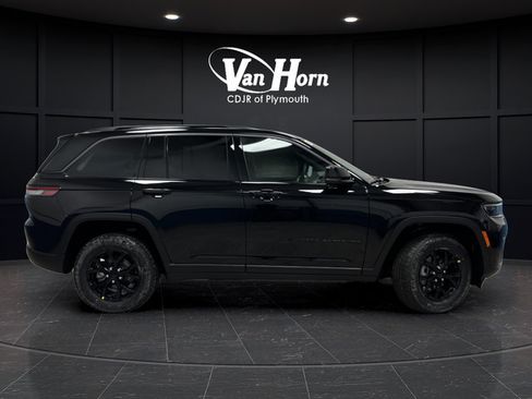 New 2026 Jeep Grand Cherokee Altitude AWD/4WD image 2