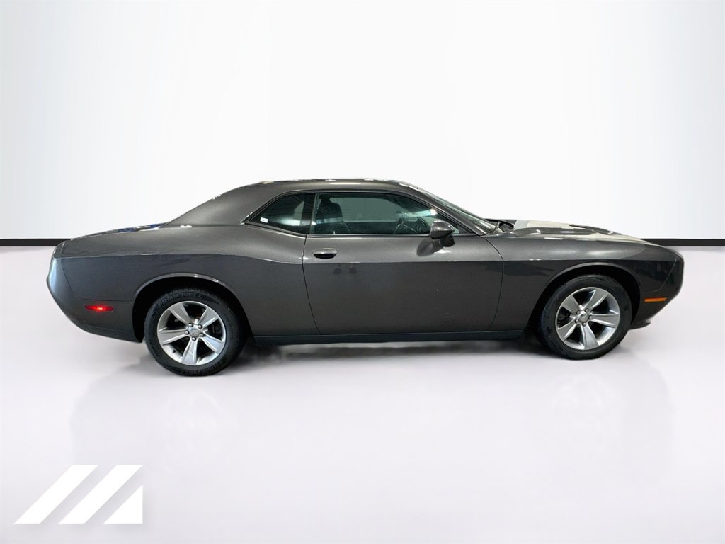 Used 2015 Dodge Challenger SXT RWD image 4