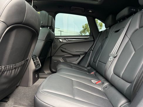 Certified 2024 Porsche Macan S image 30