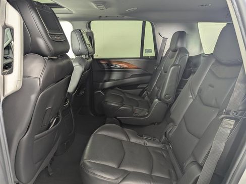 Used 2019 Cadillac Escalade Luxury image 15