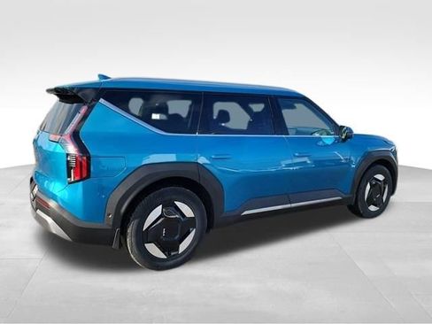 New 2026 Kia EV9 Wind AWD/4WD image 2