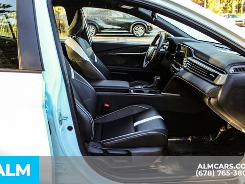 Used 2025 Toyota Camry SE image 21