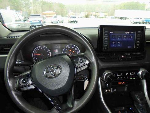 Used 2019 Toyota RAV4 LE image 6