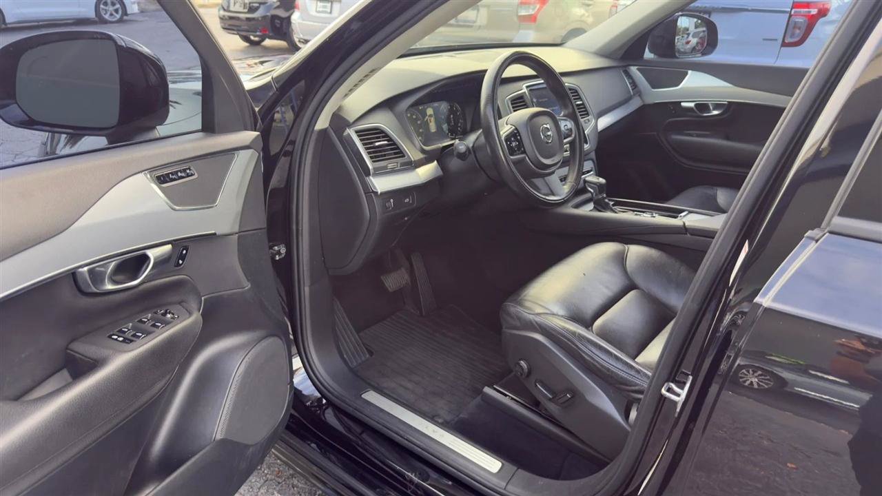 Used 2018 Volvo XC90 T5 Momentum w/ Convenience Package FWD image 9