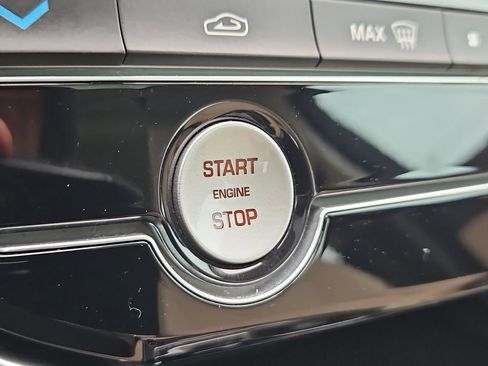 Used 2020 Jaguar XF Premium image 26