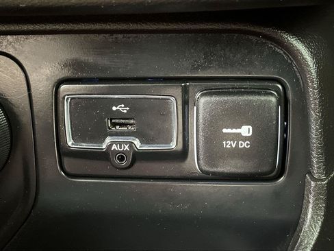Used 2017 Jeep Renegade Trailhawk w/ Popular Equipment Group AWD/4WD image 21