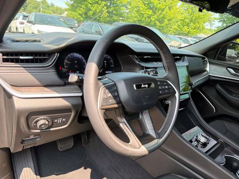 Used 2026 Jeep Grand Cherokee Limited AWD/4WD image 10