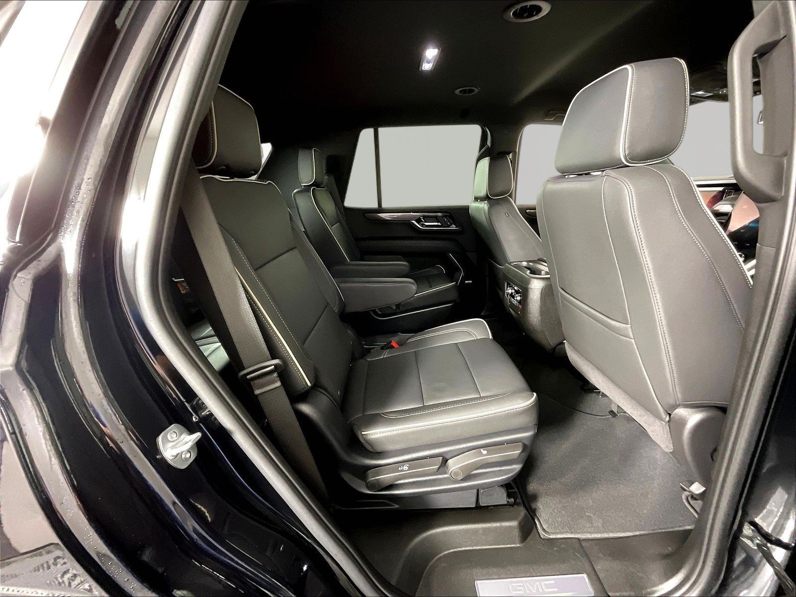 Used 2025 GMC Yukon Elevation AWD/4WD image 25