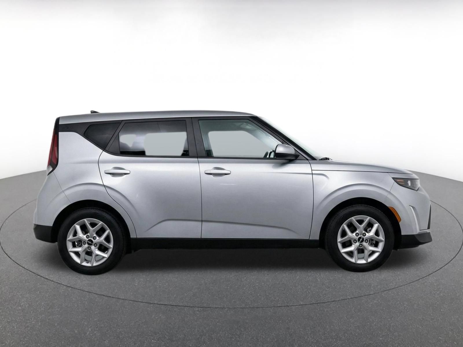 Used 2025 Kia Soul LX w/ LX Technology Package FWD image 9