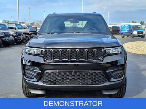 New 2025 Jeep Grand Cherokee Altitude AWD/4WD image 6