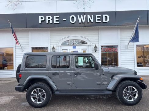 Used 2022 Jeep Wrangler Unlimited Sahara w/ Cold Weather Group image 4