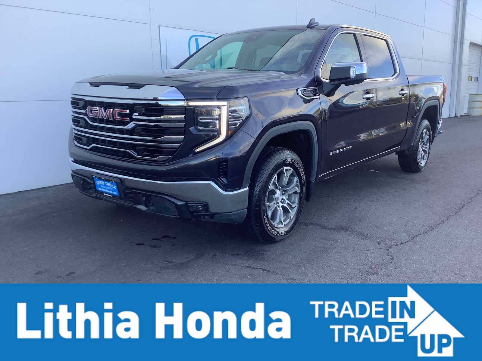 Used 2025 GMC Sierra 1500 SLT AWD/4WD image 1