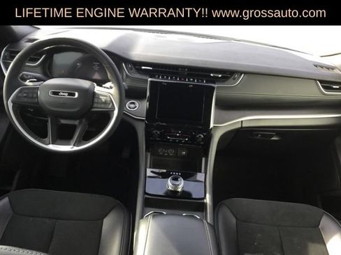Used 2025 Jeep Grand Cherokee Altitude AWD/4WD image 18