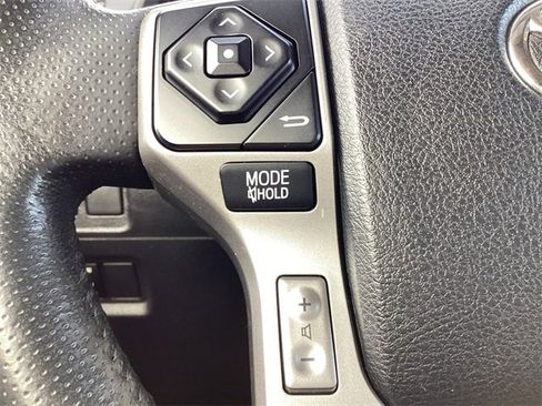 Used 2019 Toyota 4Runner SR5 Premium image 17