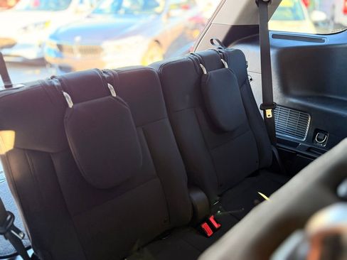 Used 2021 Ford Explorer XLT image 33