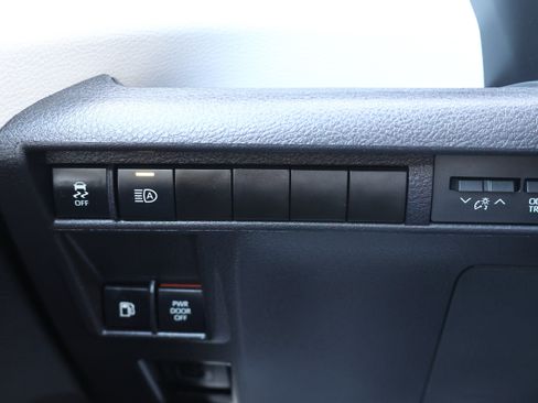 Used 2025 Toyota Sienna XLE FWD image 30