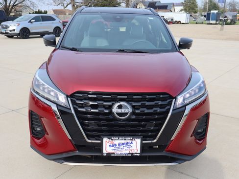 Used 2023 Nissan Kicks SR w/ SR Premium Package image 2