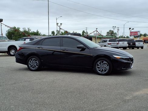 Used 2025 Hyundai Elantra Hybrid FWD image 23