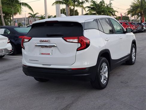 Used 2022 GMC Terrain SLE image 6