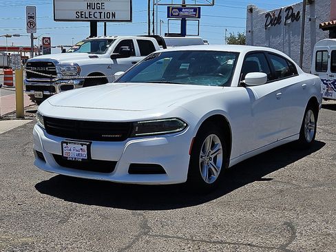 Used 2022 Dodge Charger SXT image 2
