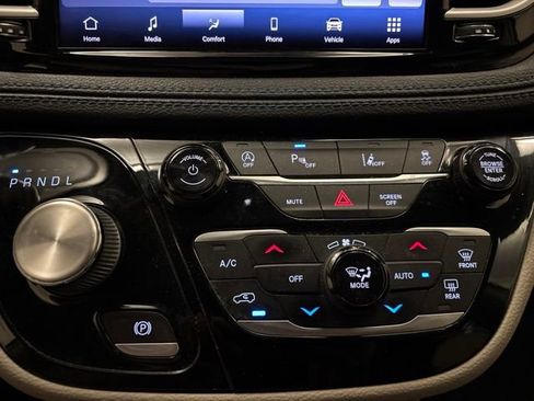 Used 2021 Chrysler Pacifica Touring-L w/ Uconnect Theater Family Group AWD/4WD image 20