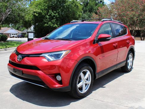 Used 2016 Toyota RAV4 XLE FWD image 4