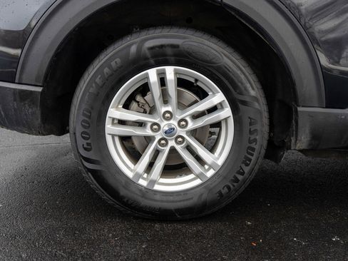 Used 2020 Ford Explorer XLT w/ Equipment Group 202A image 11