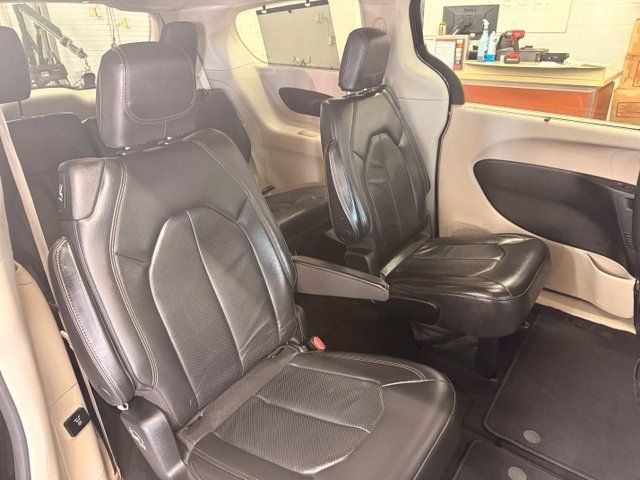 Used 2017 Chrysler Pacifica Touring-L Plus w/ Tire & Wheel Group FWD image 26