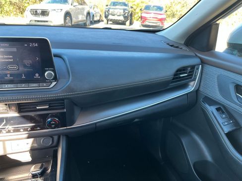 Used 2023 Nissan Rogue SV image 34