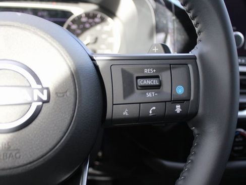 New 2025 Nissan Pathfinder SV image 11