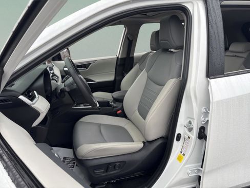 Certified 2025 Toyota RAV4 XLE Premium image 26