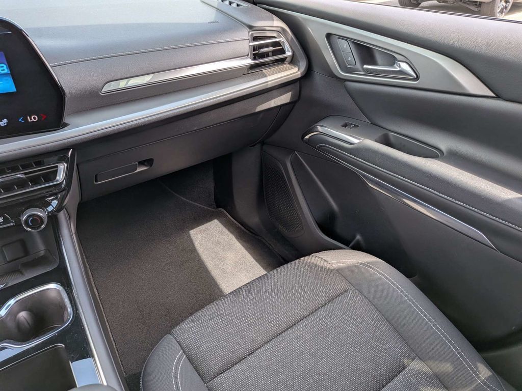 Used 2026 Chevrolet Traverse LT FWD image 17