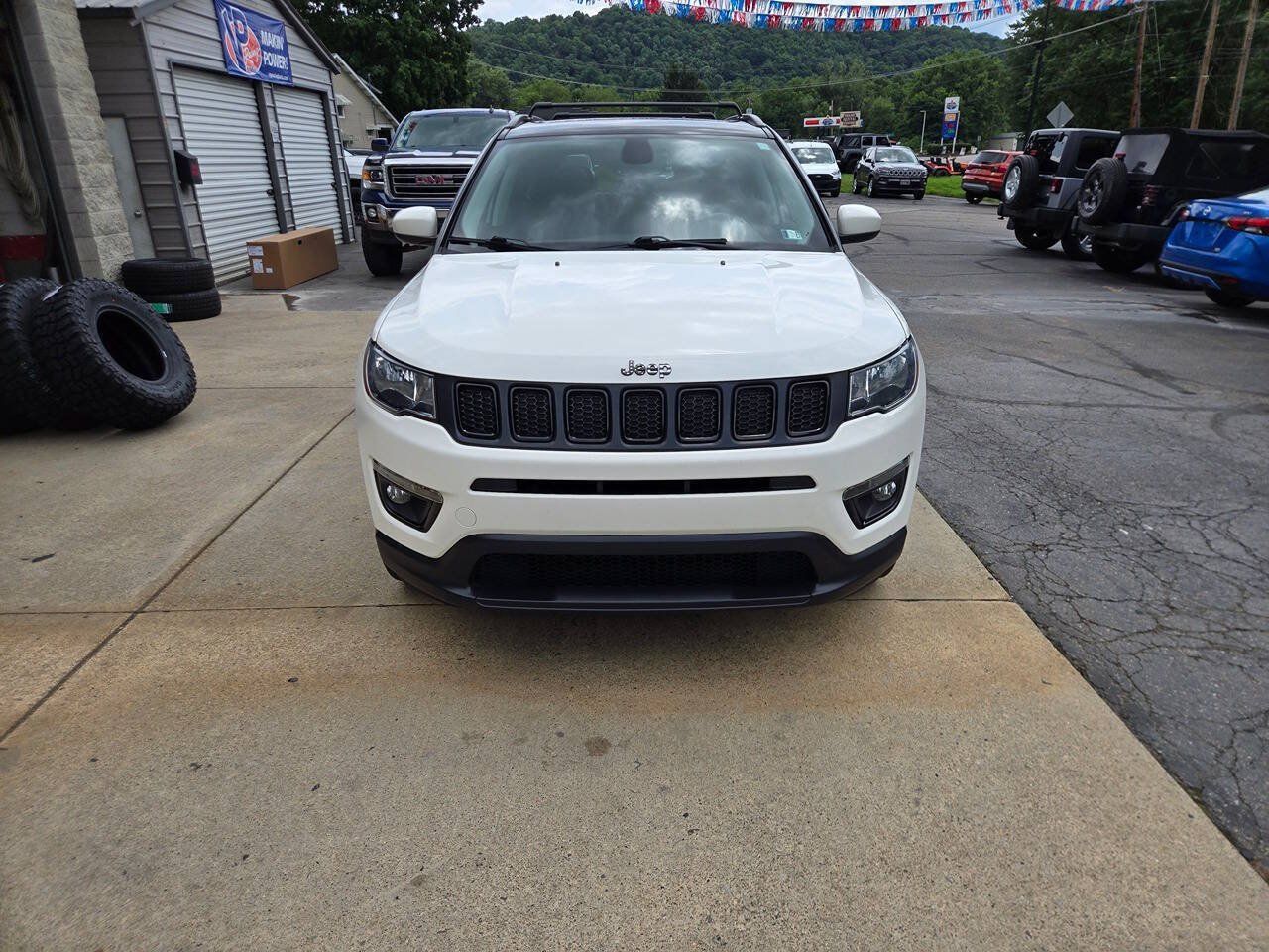 Used 2021 Jeep Compass Latitude w/ Sun and Sound Group AWD/4WD image 2