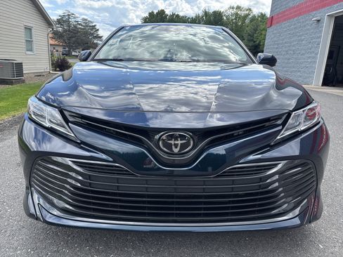 Used 2020 Toyota Camry LE FWD image 9