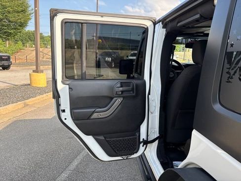 Used 2017 Jeep Wrangler Unlimited Sport w/ Quick Order Package 23S AWD/4WD image 13