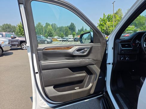 Used 2021 Chevrolet Tahoe Premier AWD/4WD image 24