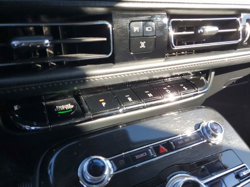 Certified 2023 Lincoln Nautilus Reserve w/ Monochromatic Package image 19