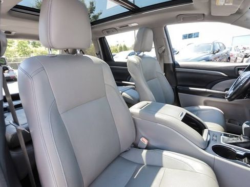 Used 2017 Toyota Highlander Limited Platinum AWD/4WD image 55