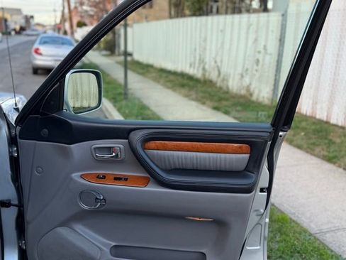 Used 2006 Lexus LX 470 4WD image 29