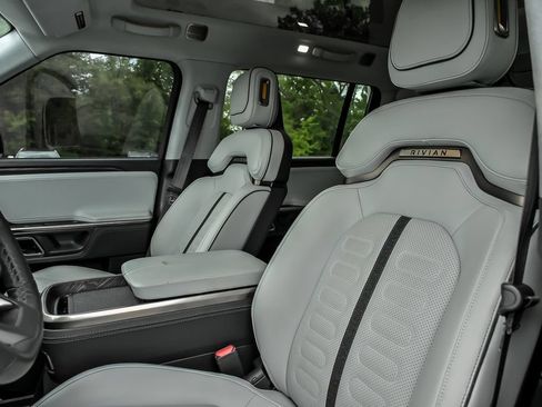 Used 2023 Rivian R1S Adventure AWD/4WD image 17