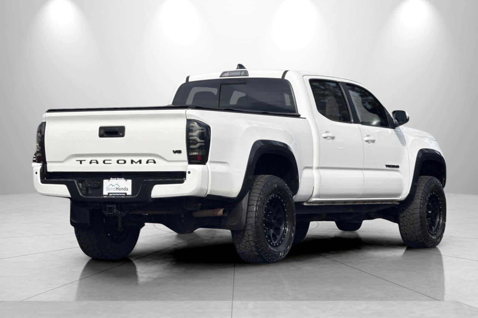 Used 2021 Toyota Tacoma TRD Off-Road w/ TRD Premium Off Road Package AWD/4WD image 2