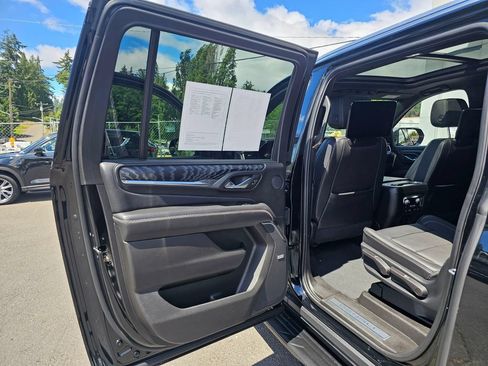 Used 2023 GMC Yukon XL Denali w/ Advanced Technology Package AWD/4WD image 16