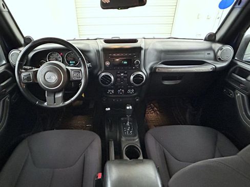 Used 2013 Jeep Wrangler Unlimited Sport image 13